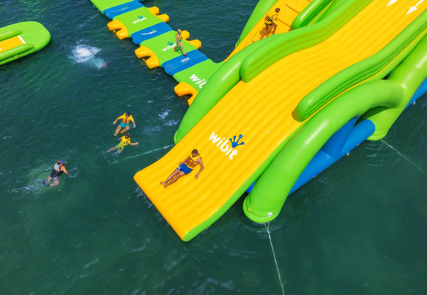 Parcours aquatique gonflable Aquapark Crots
