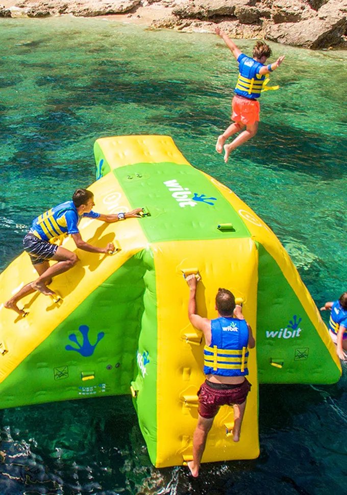 Espace de jeux aquatiques à Serre-Ponçon